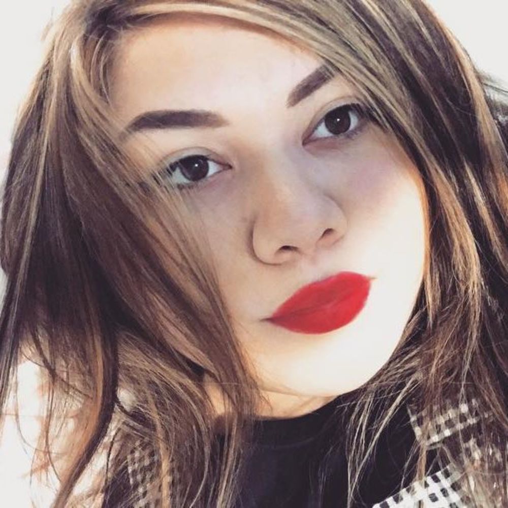 Meet your Posher, Cassandra